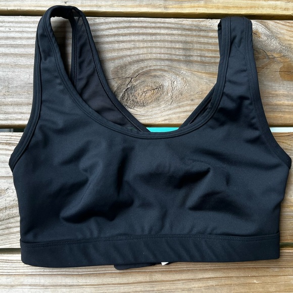aerie Other - Offline by aerie black medium non padded criss cross back sports bra